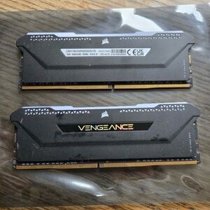 VENGEANCE RGB PRO SL 16GB (2x8GB) DDR4 DRAM 3200MHz Memory Kit - CMH16GX4M2E3200